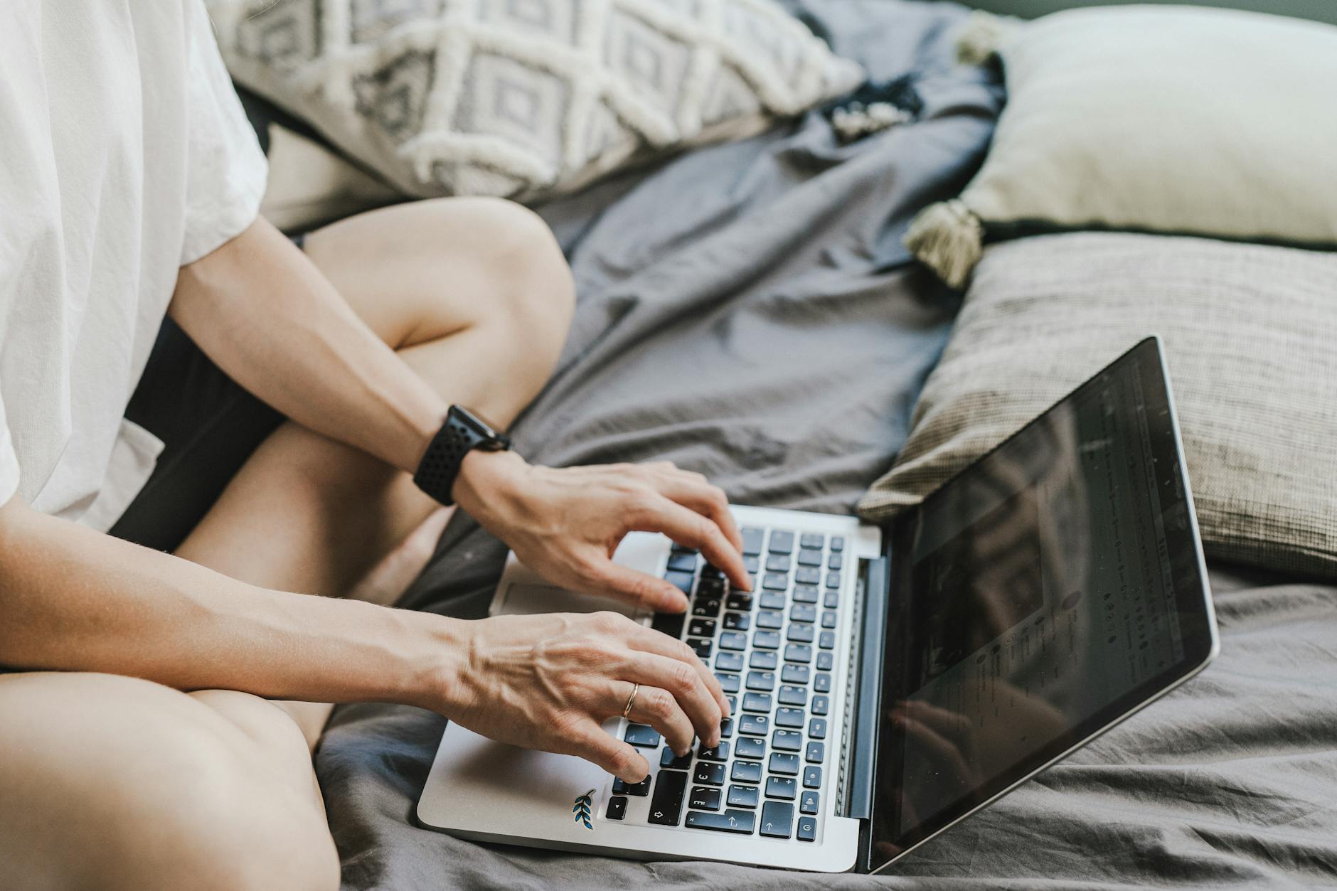 Top 5 Strategies for Managing Bedtime Procrastination Effectively